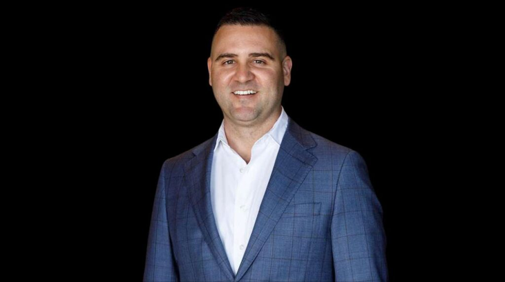 alt="Misha Ezratti wealth and career in real estate 2025"