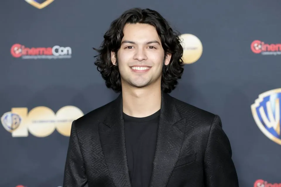 alt="Xolo Maridueña net worth highlighted by Cobra Kai success"